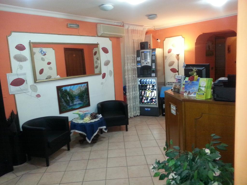 Roxena House Rom