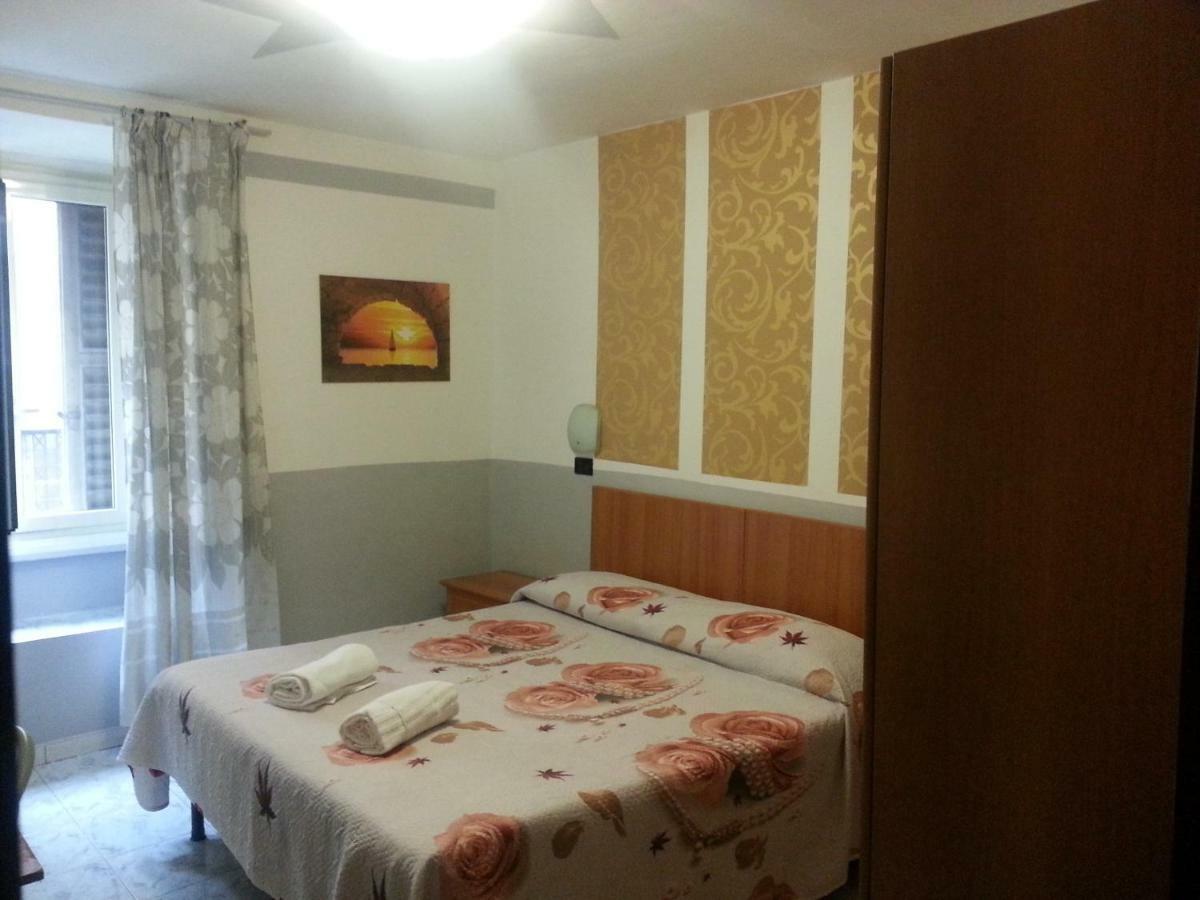 Roxena House Rom